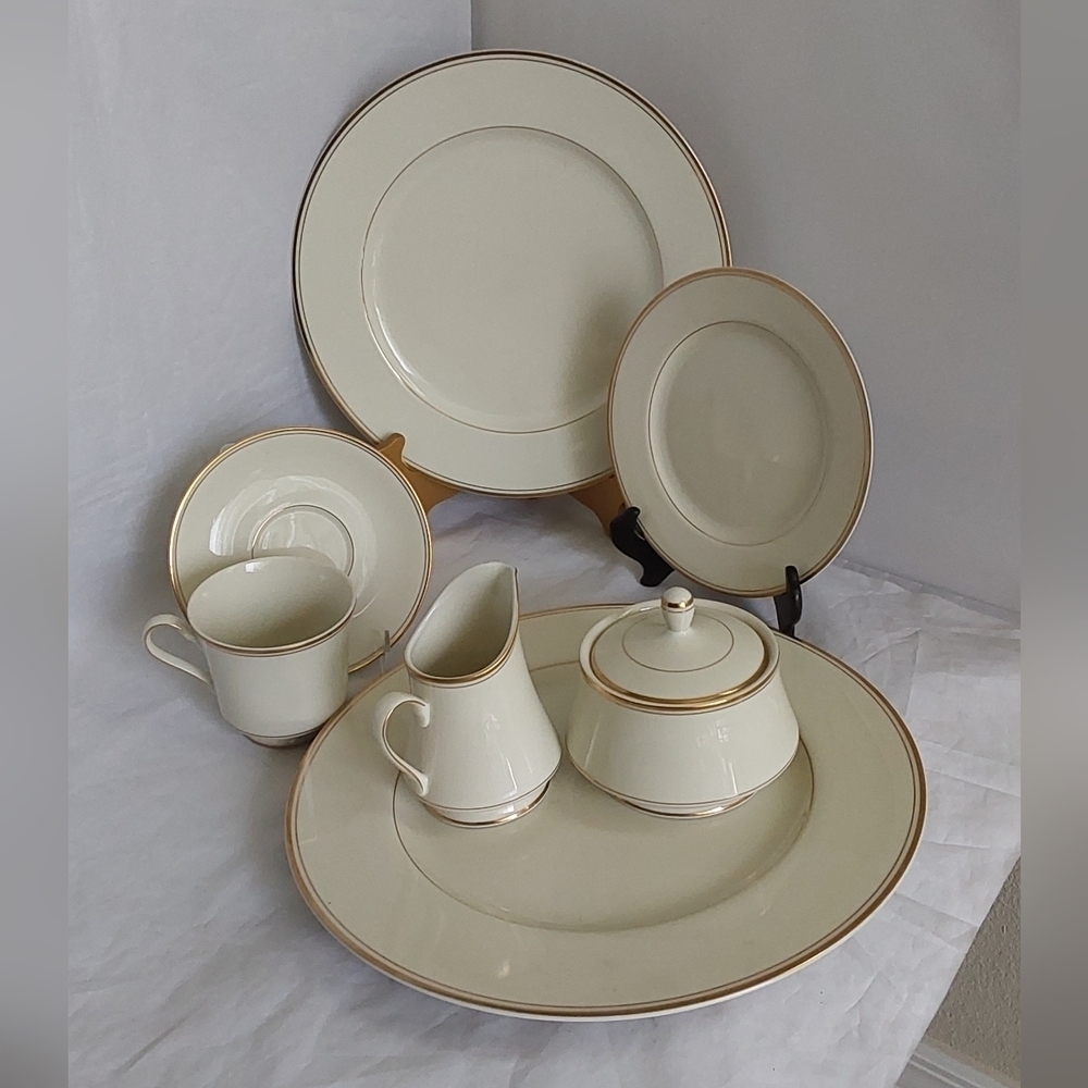 Vintage MIKASA TROUSDALE L2801 IVORY CHINA 7 PIECES SETS